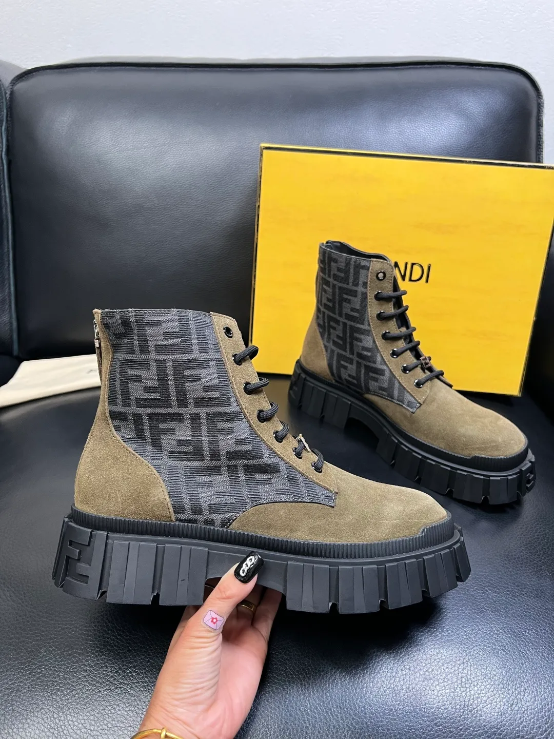 Men's shoes 💰900 FENDI High-quality top craftsmanship, Fendi boots high-top counter synchronization, original factory configuration imported Italian cowhide fly-knit fabric, imported cowhide lining, breathable and comfortable, soles: original soles specially provided by the original factory, original factory and single goods are welcome to compare, code number 39-44 (customized 38 45)